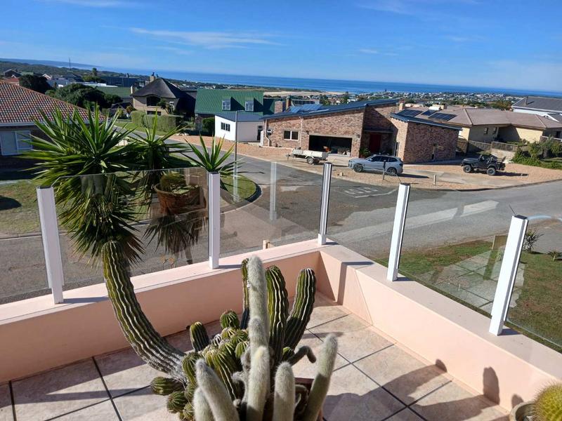5 Bedroom Property for Sale in Stilbaai Wes Western Cape